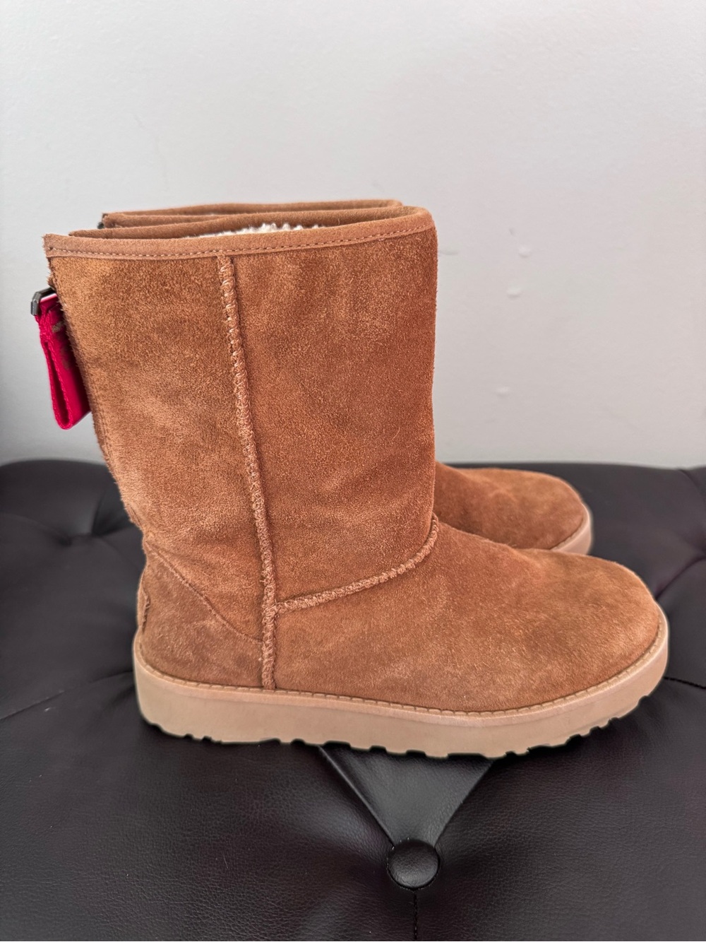 UGG Classic Short Logo Boot in Chestnut